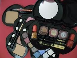 KIT DE MAQUIAGEN PW COSMETiCOS/ESTOJO CORAÇAO